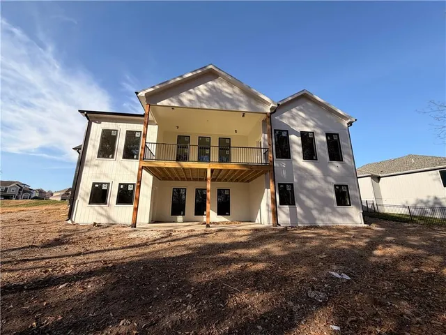 $569,999 | 305 Oak Street, Lone Jack, MO 64070