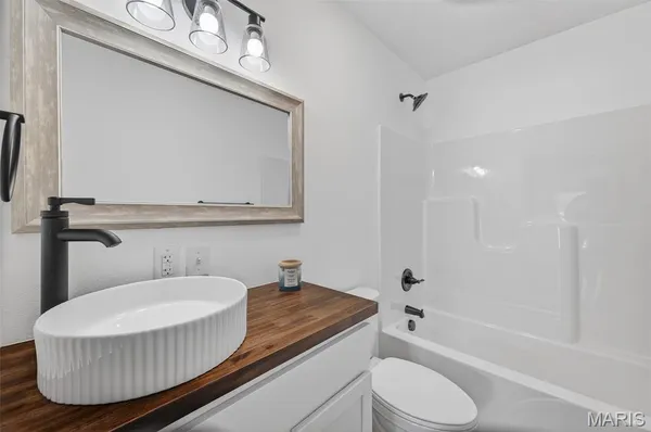 $165,500 | 103 South Main Street, Conway, MO 65632