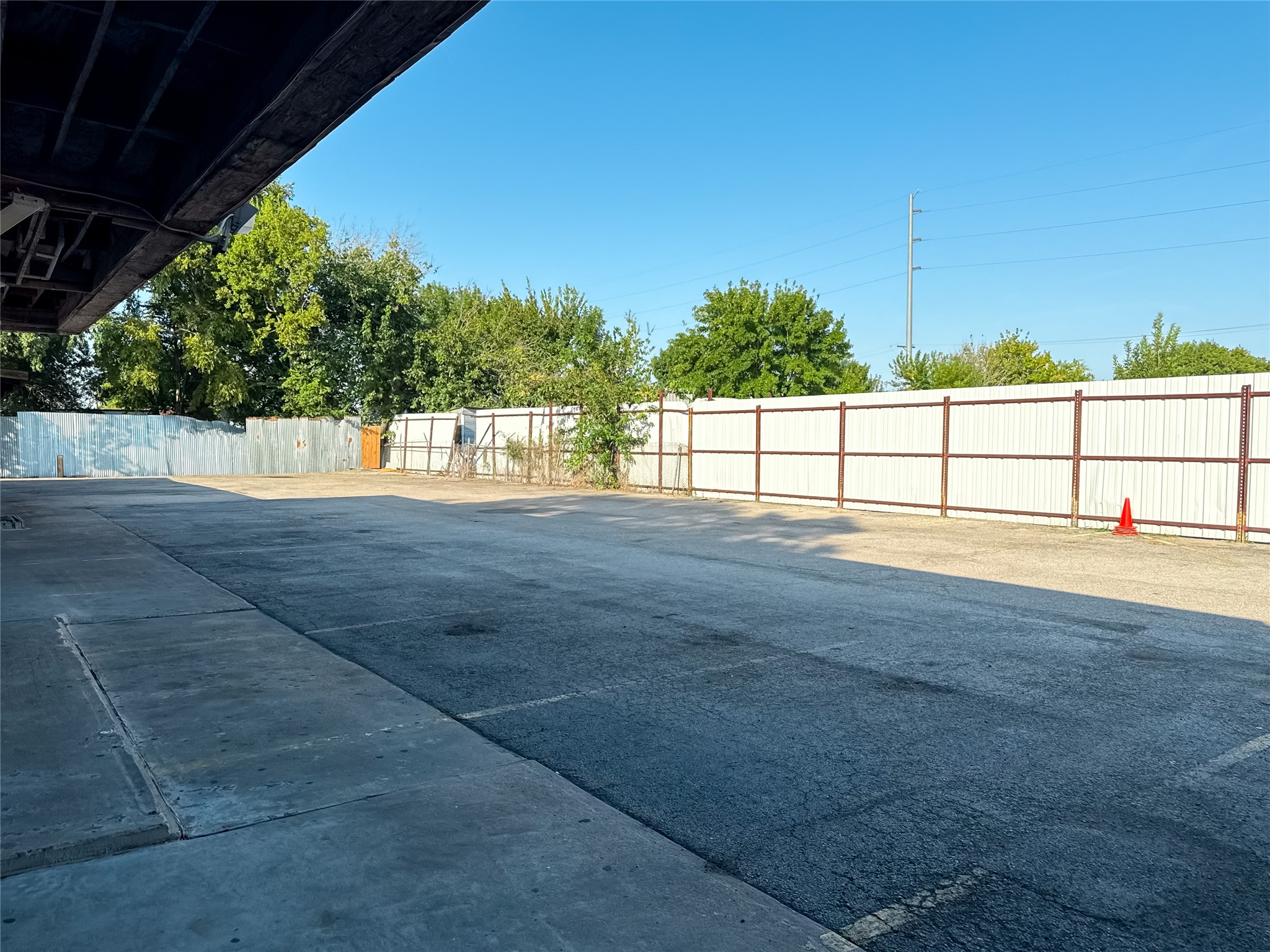 6122 Jessamine Street Houston, TX 77081 - Photo 16 of 29 Parking area