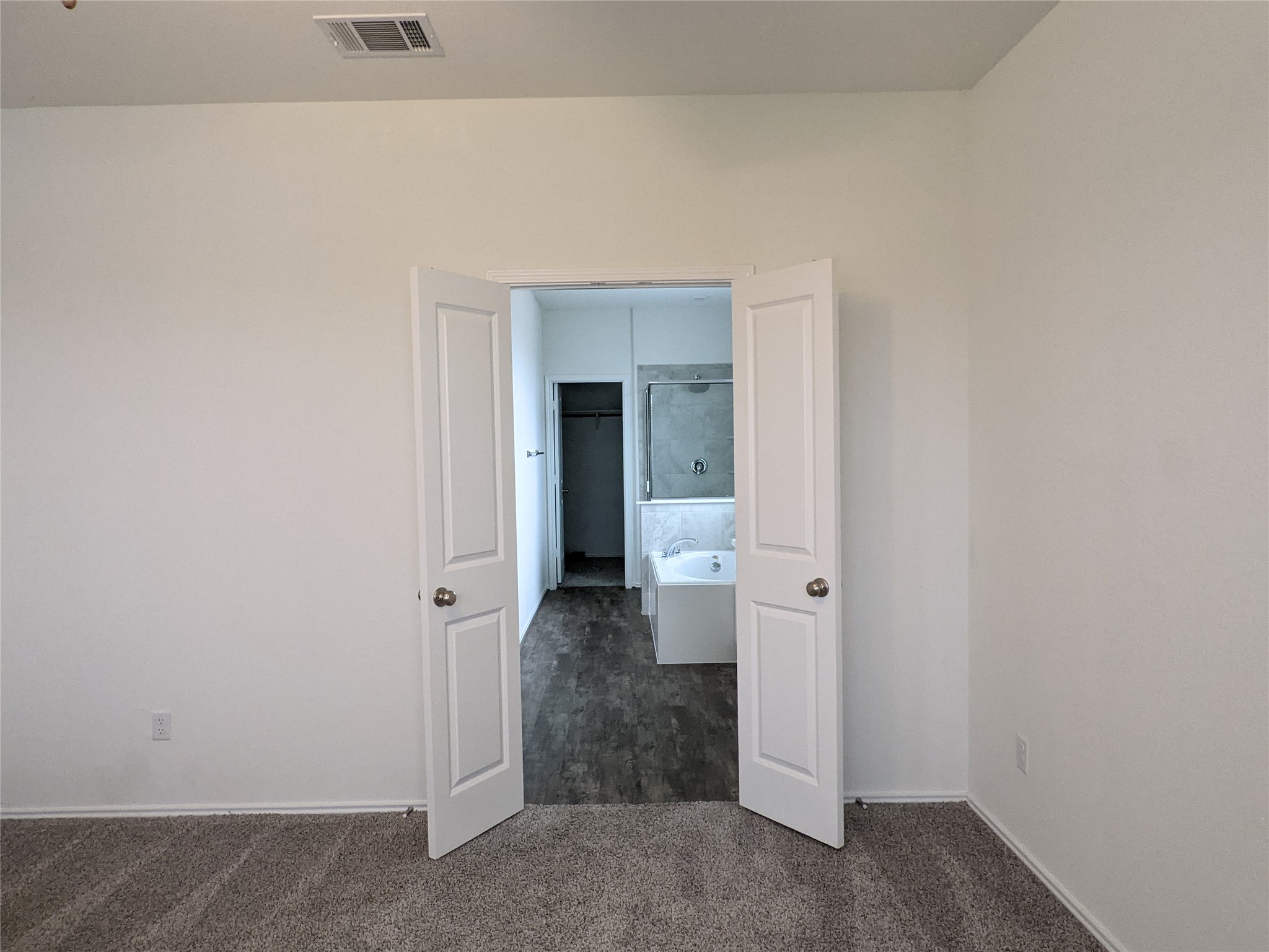 100 Montauk Loop Georgetown, TX 78628 - Photo 14 of 21 Step into a primary bedroom featuring plush carpeting and a direct entry to a luxurious bathroom.