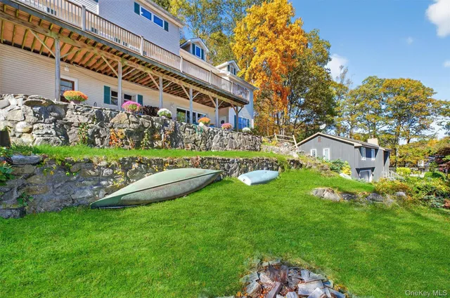a view of a garden with a tree