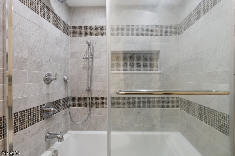 308 Federal Hill Road, Unit 308 Pompton Lakes, NJ 07442 - Photo 13 of 28