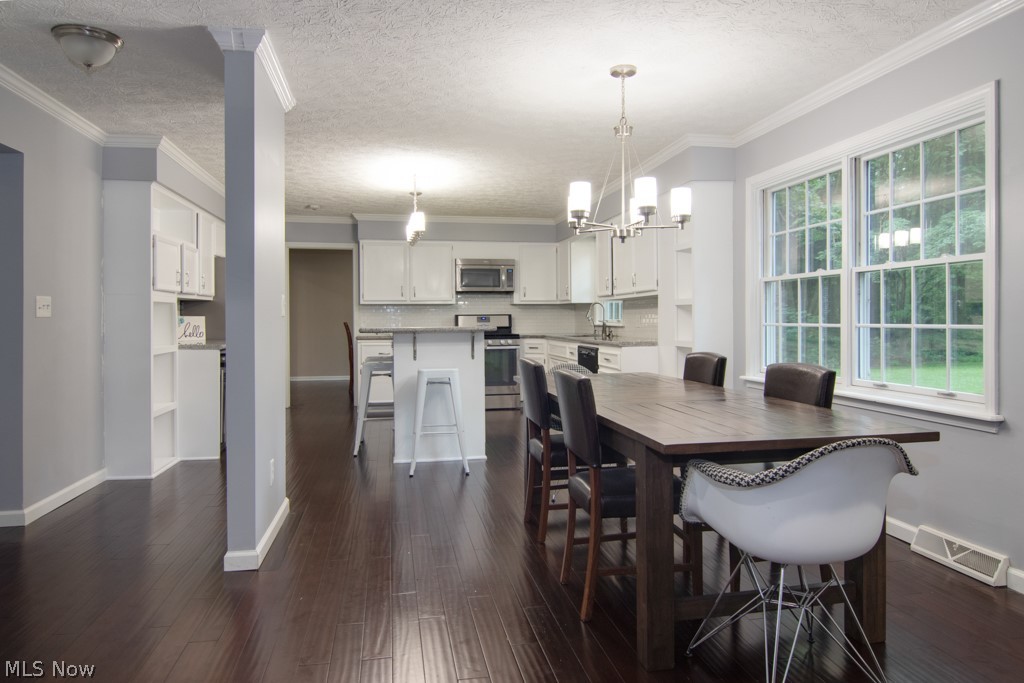 3904 Cardinal Road Akron, OH 44333 - Photo 4 of 32