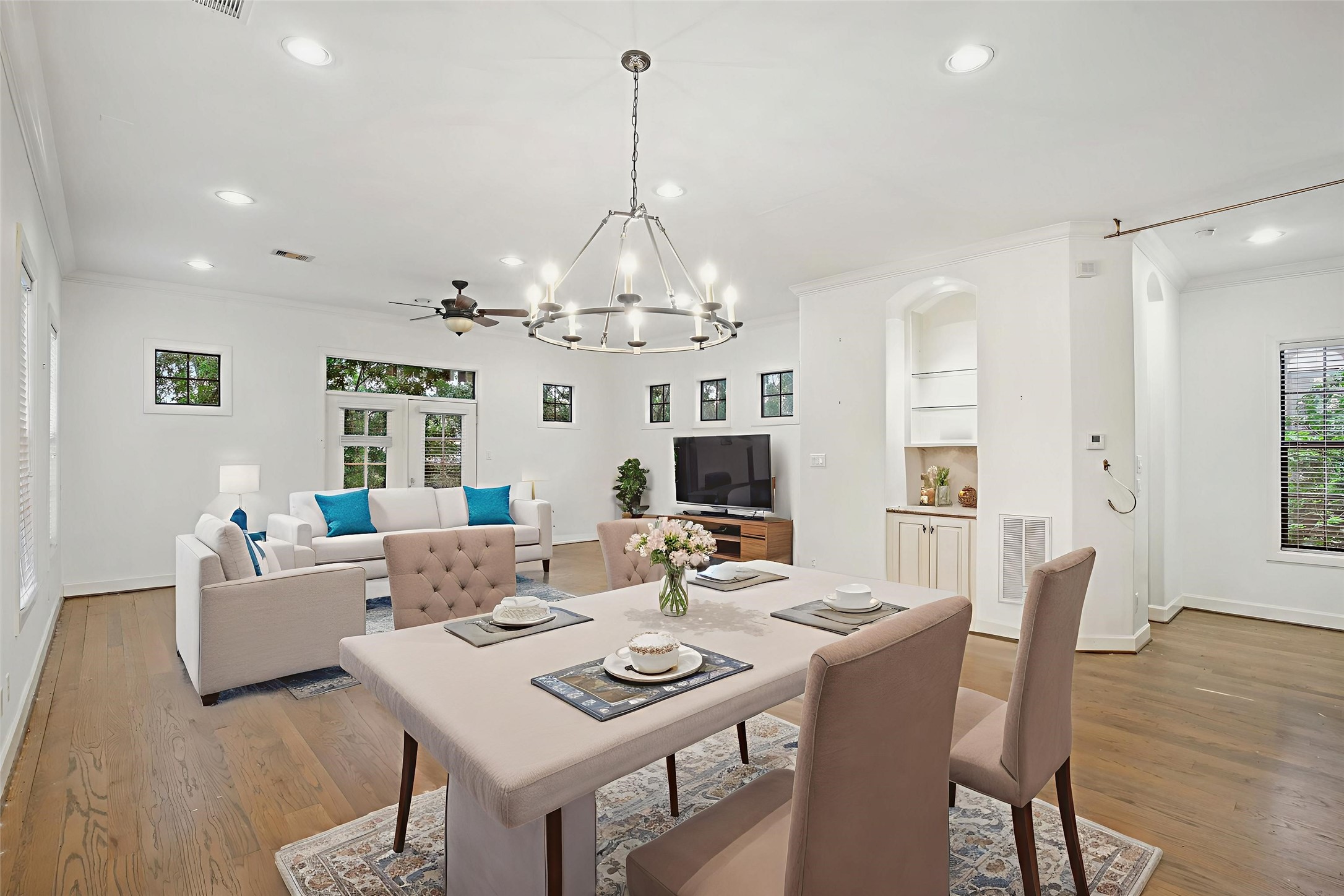 3930 Feagan Street Houston, TX 77007 - Photo 2 of 28 Virtual Staged