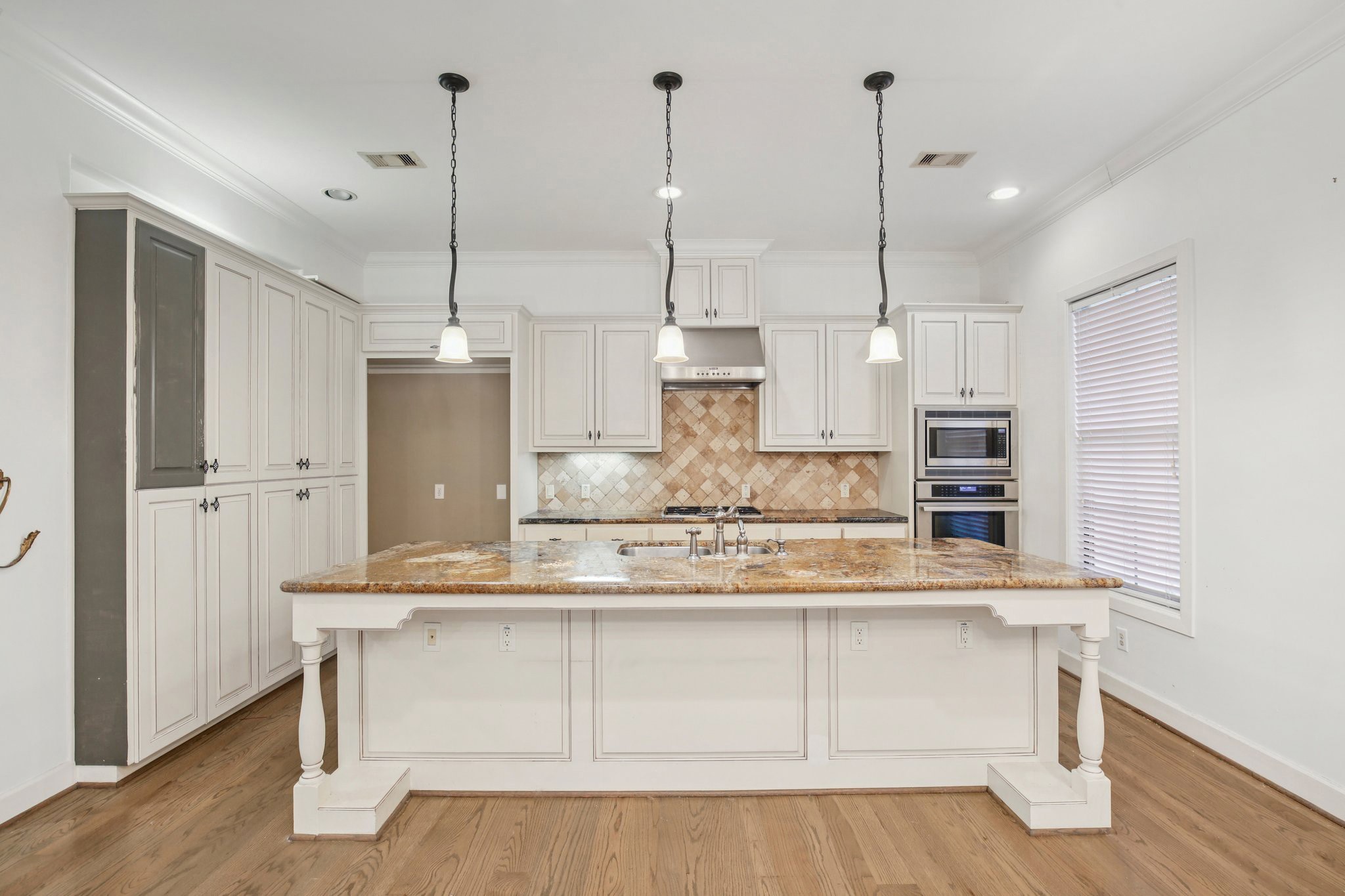 3930 Feagan Street Houston, TX 77007 - Photo 7 of 28