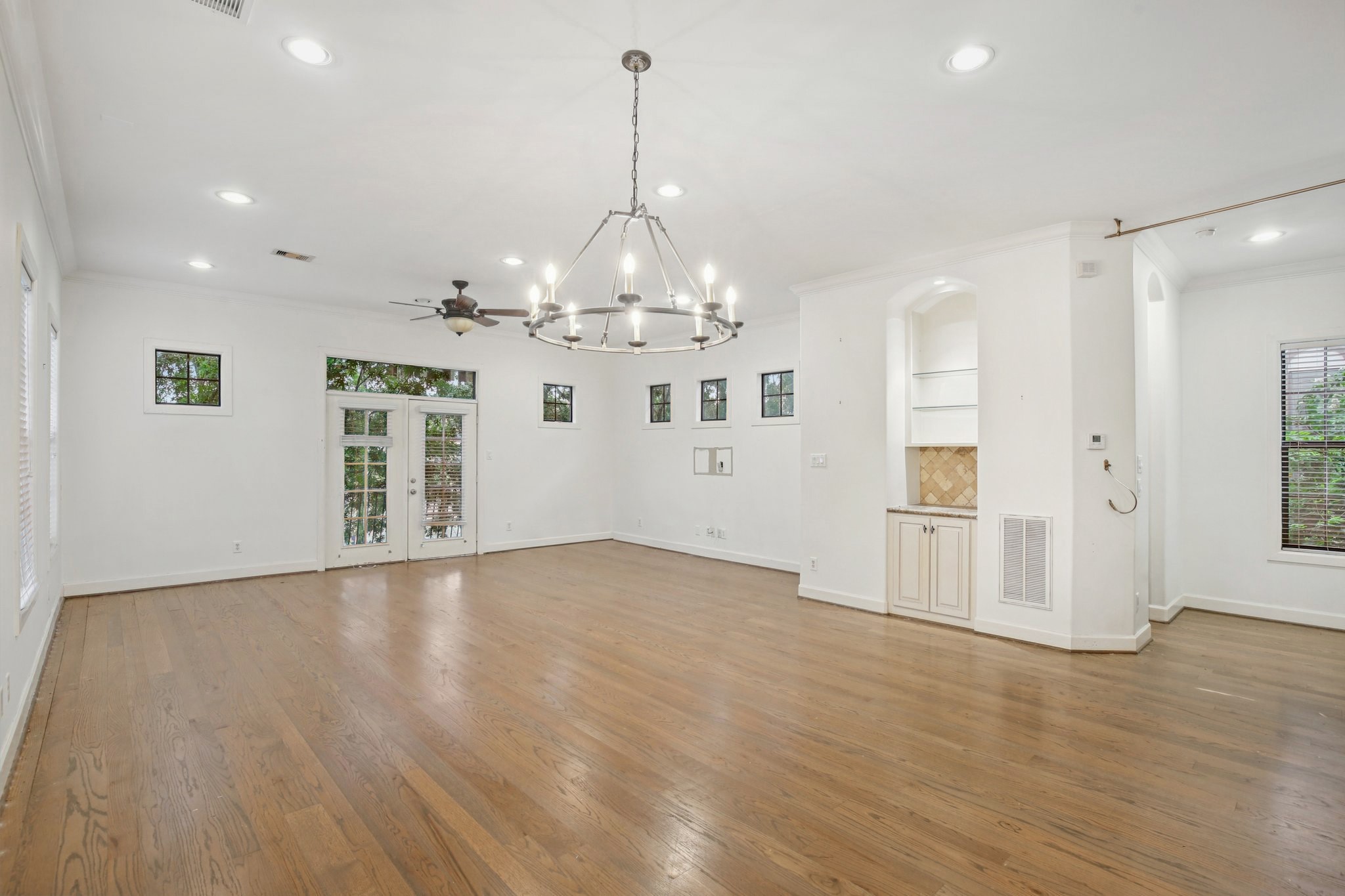 3930 Feagan Street Houston, TX 77007 - Photo 8 of 28