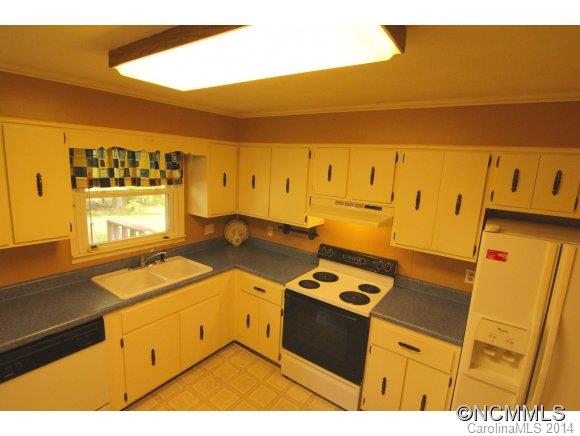 200 Fisher Road Brevard, NC 28712 - Photo 6 of 24 Gallery Image 6