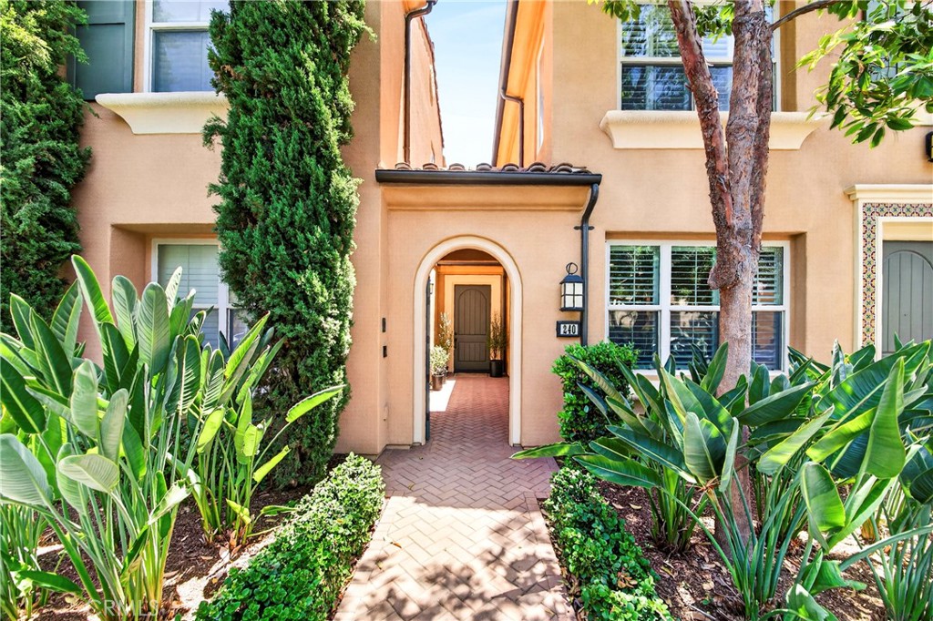 240 Mayfair Irvine, CA 92620 - Photo 5 of 43