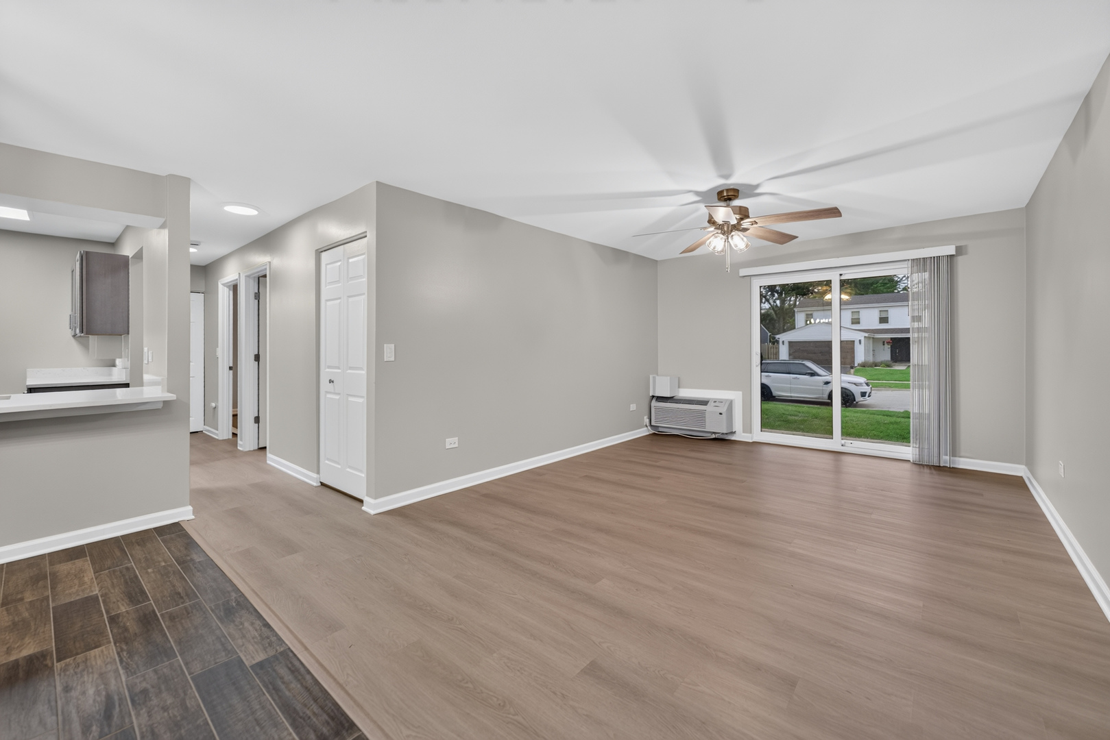 718 Rodenburg Road, Unit 206 Roselle, IL 60172 - Photo 7 of 35 Gallery Image 7