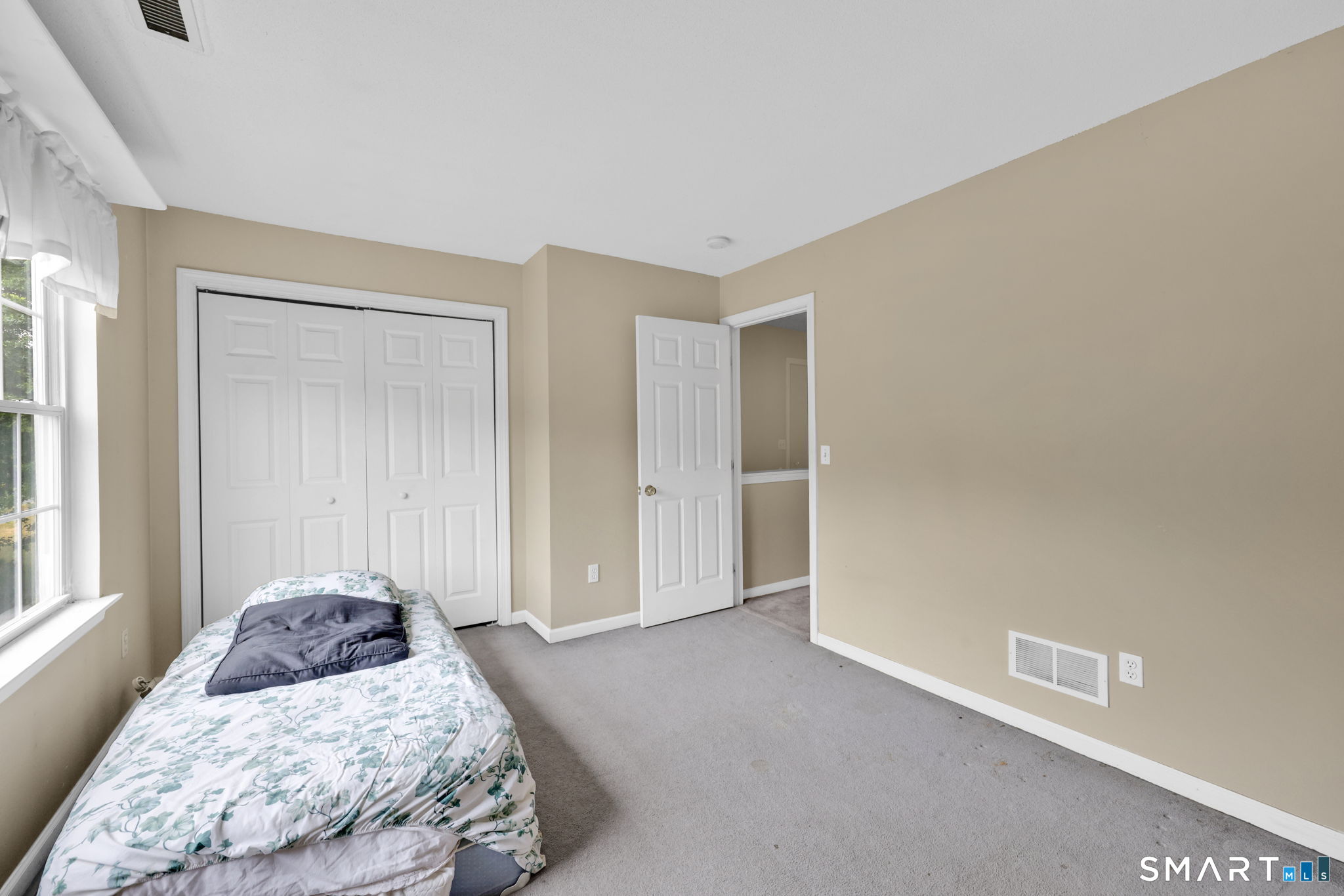 34 Laurel Street Enfield, CT 06082 - Photo 23 of 38