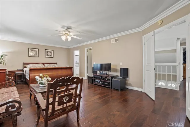 a view of a livingroom with furniture and a ceiling fan