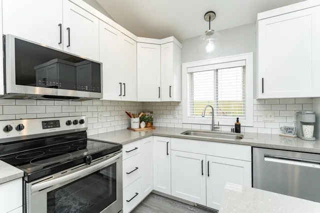 $449,990 | 2226 Marv's Lane, Stewartville, MN 55976