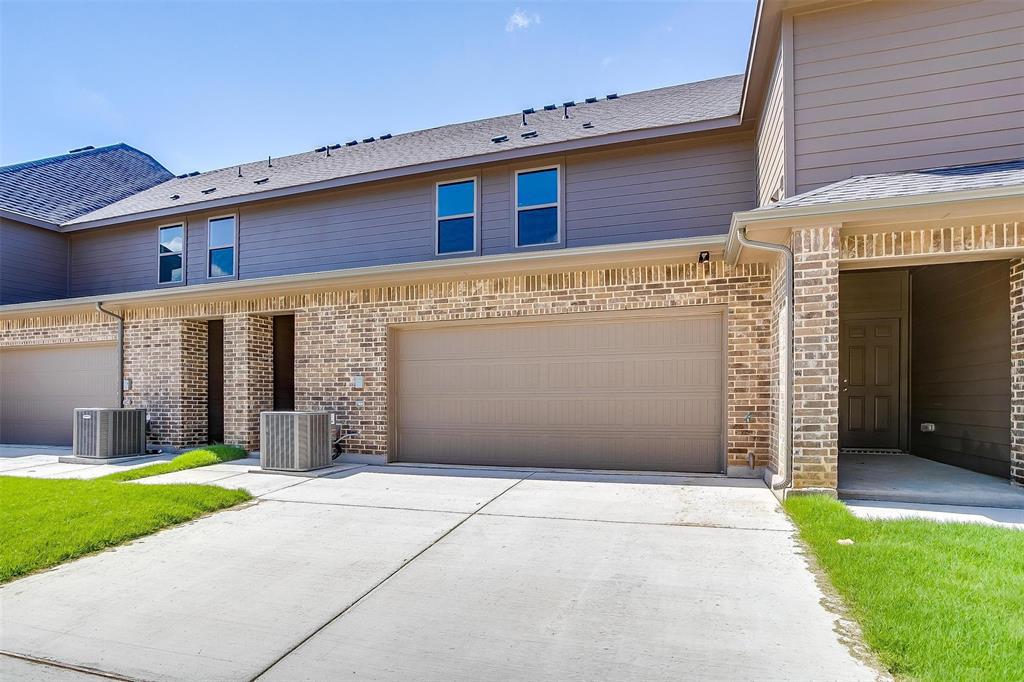 6807 Robert Reed Drive Arlington, TX 76001 - Photo 36 of 37 a front view of building with yard