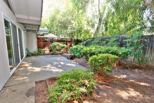 a view of a back yard of the house