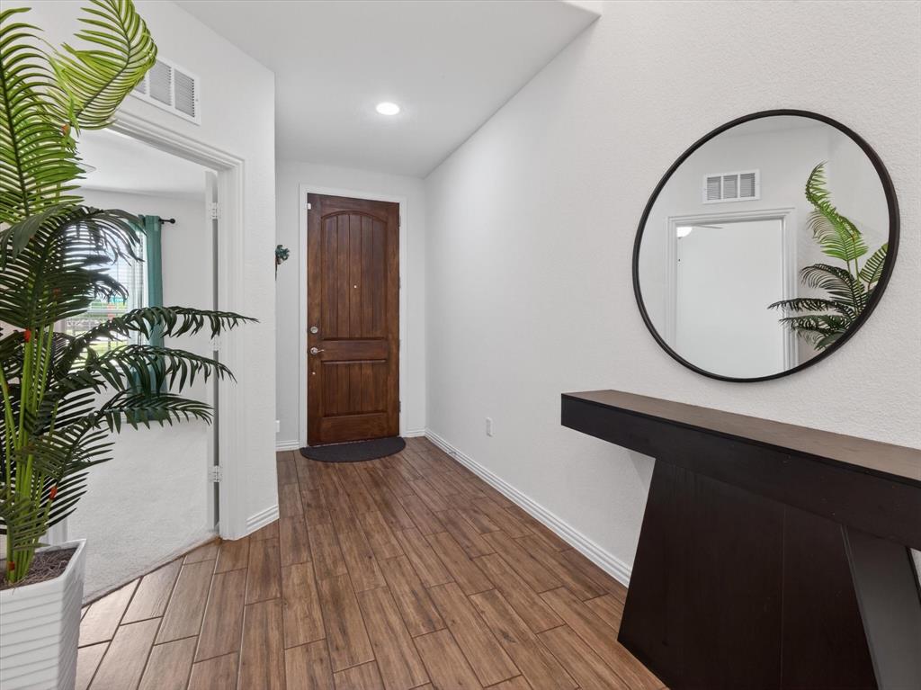 636 Corner Post Path Celina, TX 75009 - Photo 2 of 40 Entry