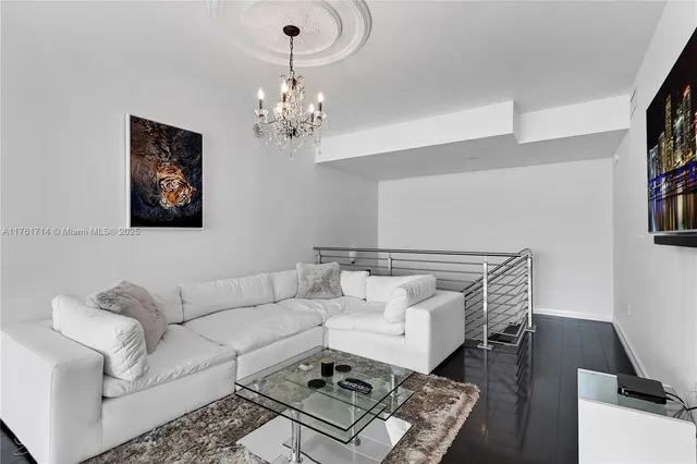 $9,000 | 900 Biscayne Boulevard, Unit 909, Miami, FL 33132