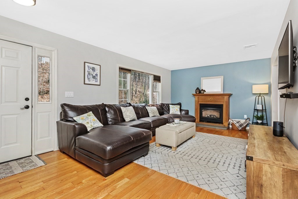 89 Leland Road Norfolk, MA 02056 - Photo 4 of 25 Gallery Image 4