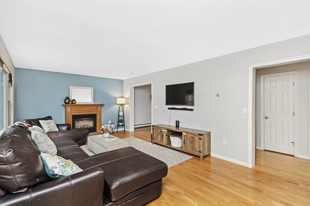 89 Leland Road Norfolk, MA 02056 - Photo 5 of 25 Gallery Image 5