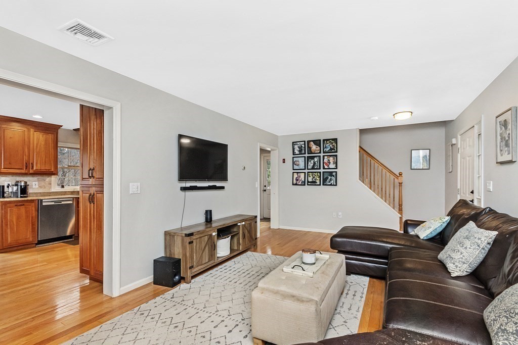 89 Leland Road Norfolk, MA 02056 - Photo 6 of 25 Gallery Image 6
