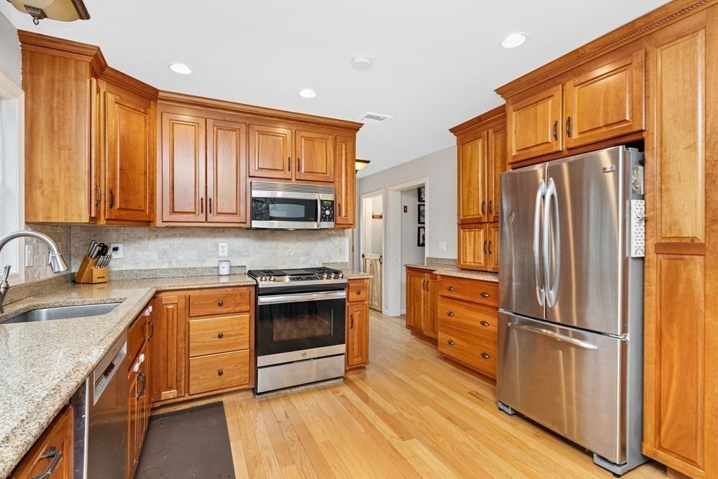 89 Leland Road Norfolk, MA 02056 - Photo 9 of 25 Gallery Image 9