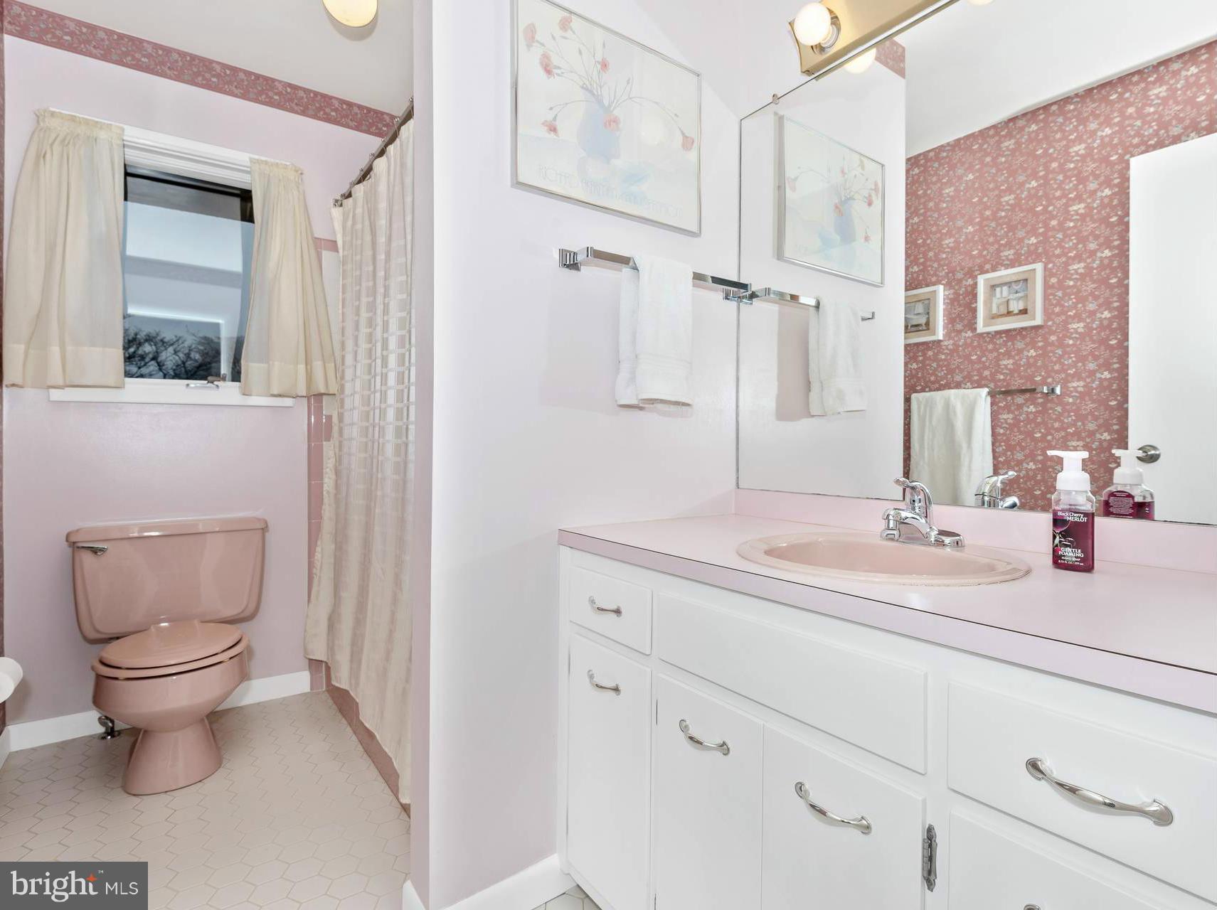 13250 Penn Shop Road Mount Airy, MD 21771 - Photo 21 of 30 Ceramic Hall Bath
