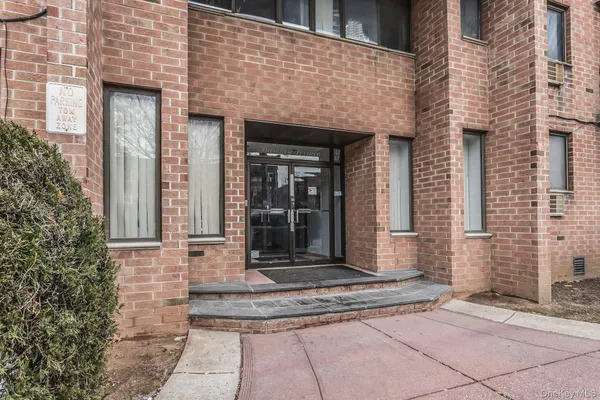 $799,999 | 147-45 Barclay Avenue, Unit 5B | Murray Hill - Flushing
