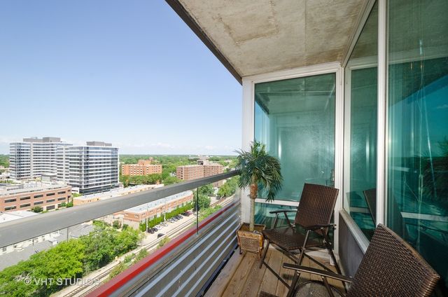 a close up view of washer and dryer