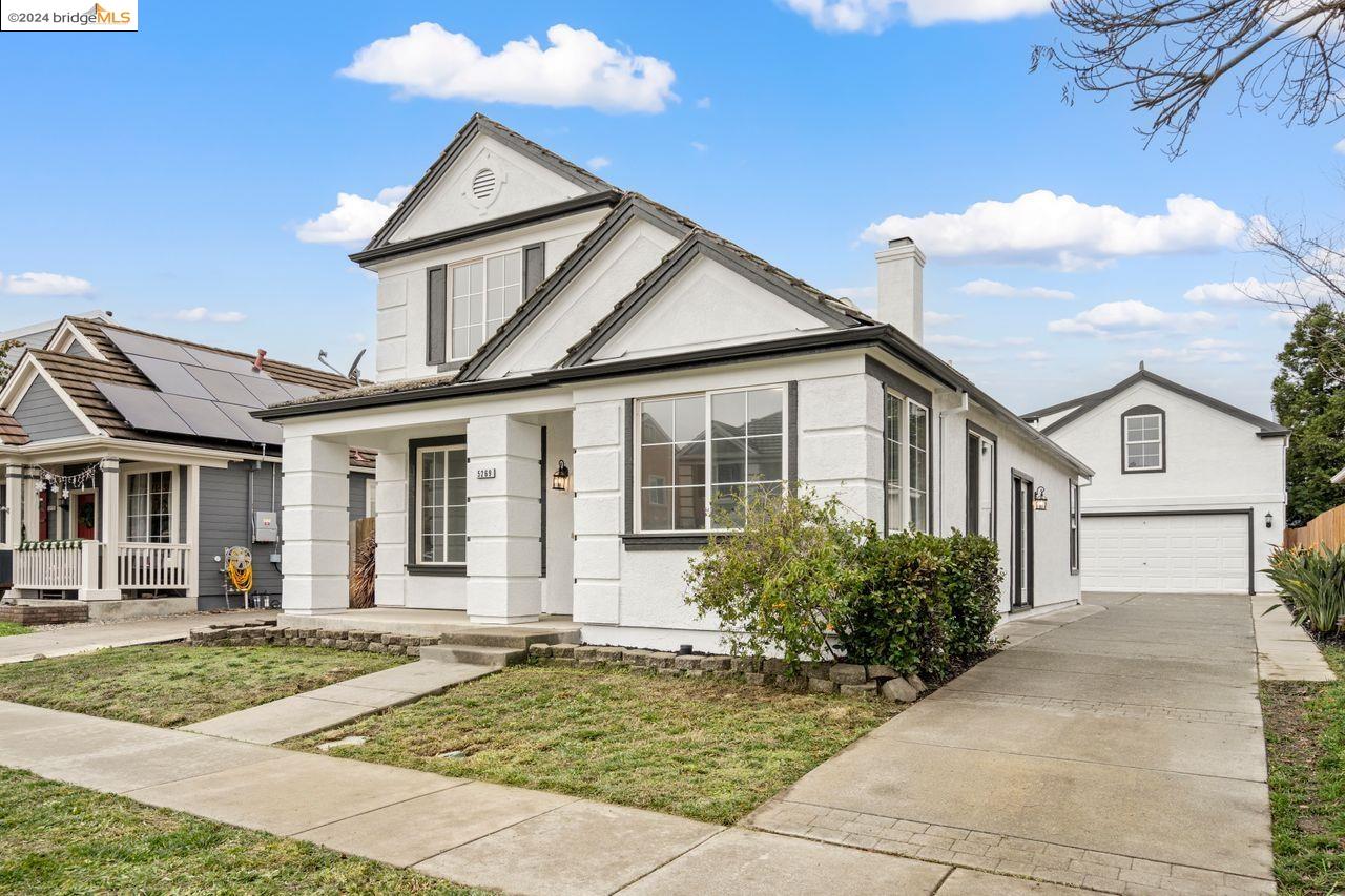 5269 Venus Drive Fairfield, CA 94534 - Photo 1 of 1 a front view of a house with garden