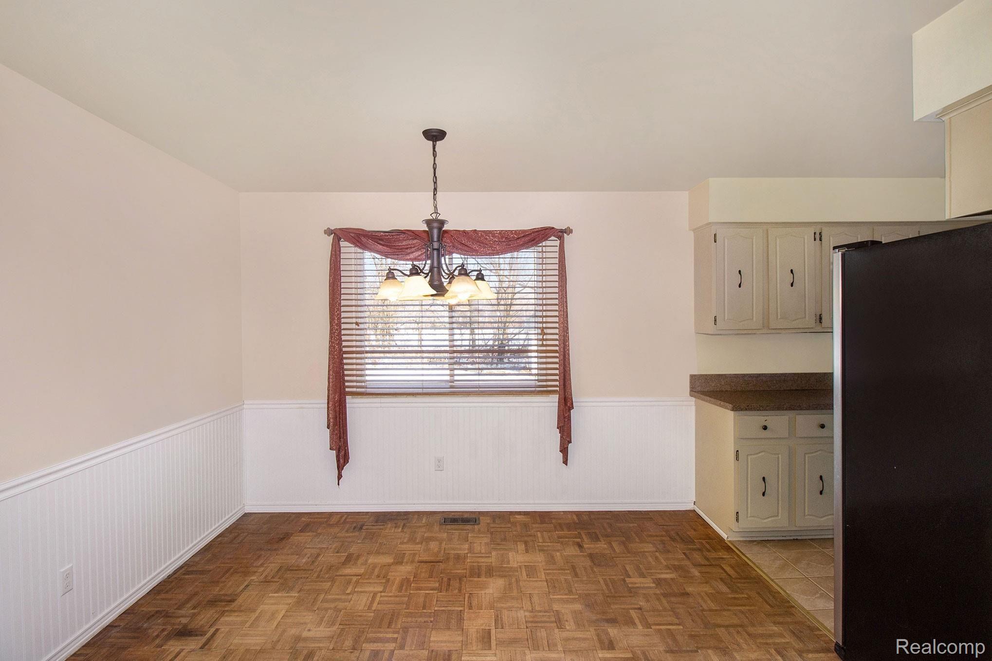 5193 East Carpenter Road Flint, MI 48506 - Photo 5 of 19 8.jpg