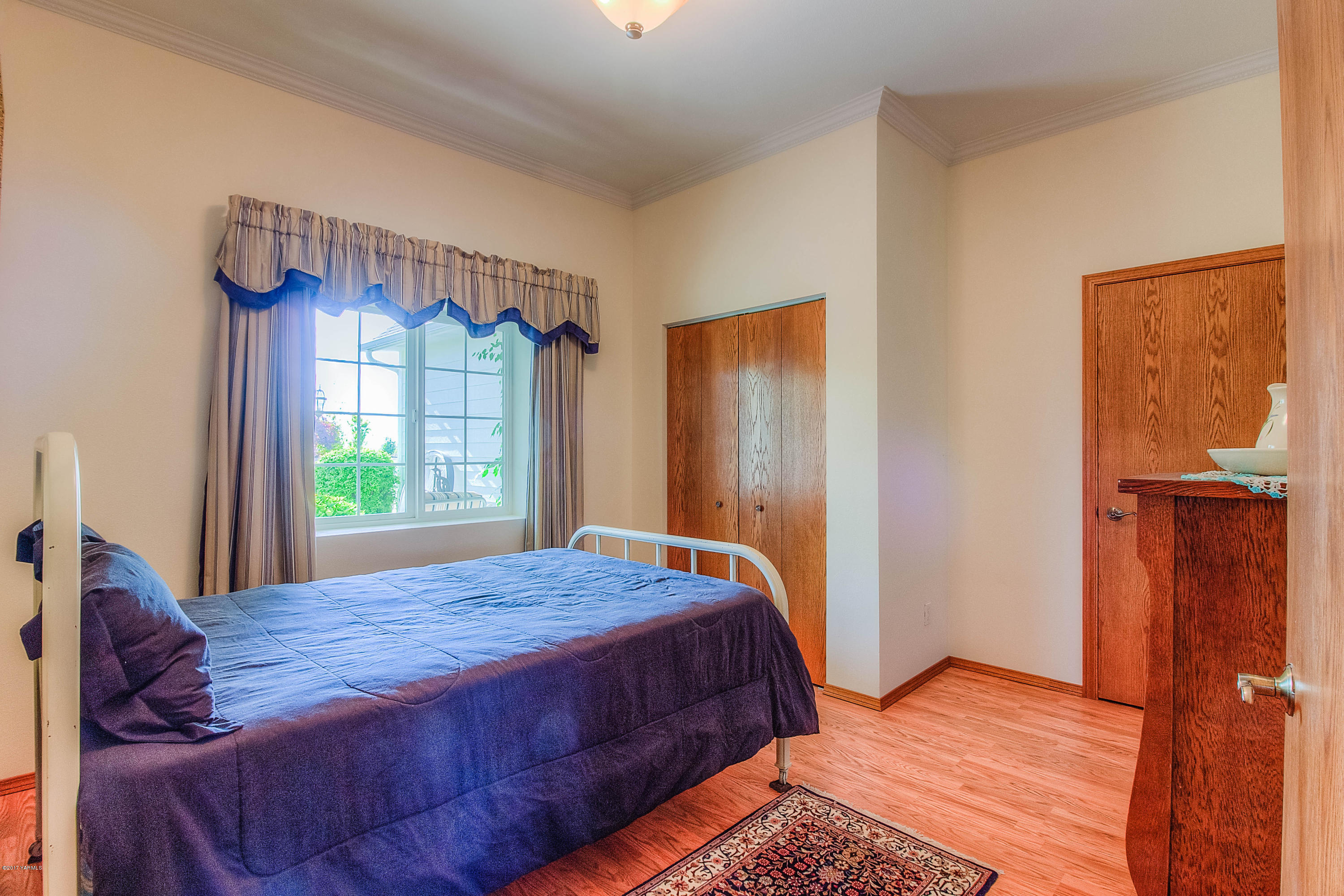 765 Lowry Road Outlook, WA 98938 - Photo 22 of 31 a bedroom with a bed and a window