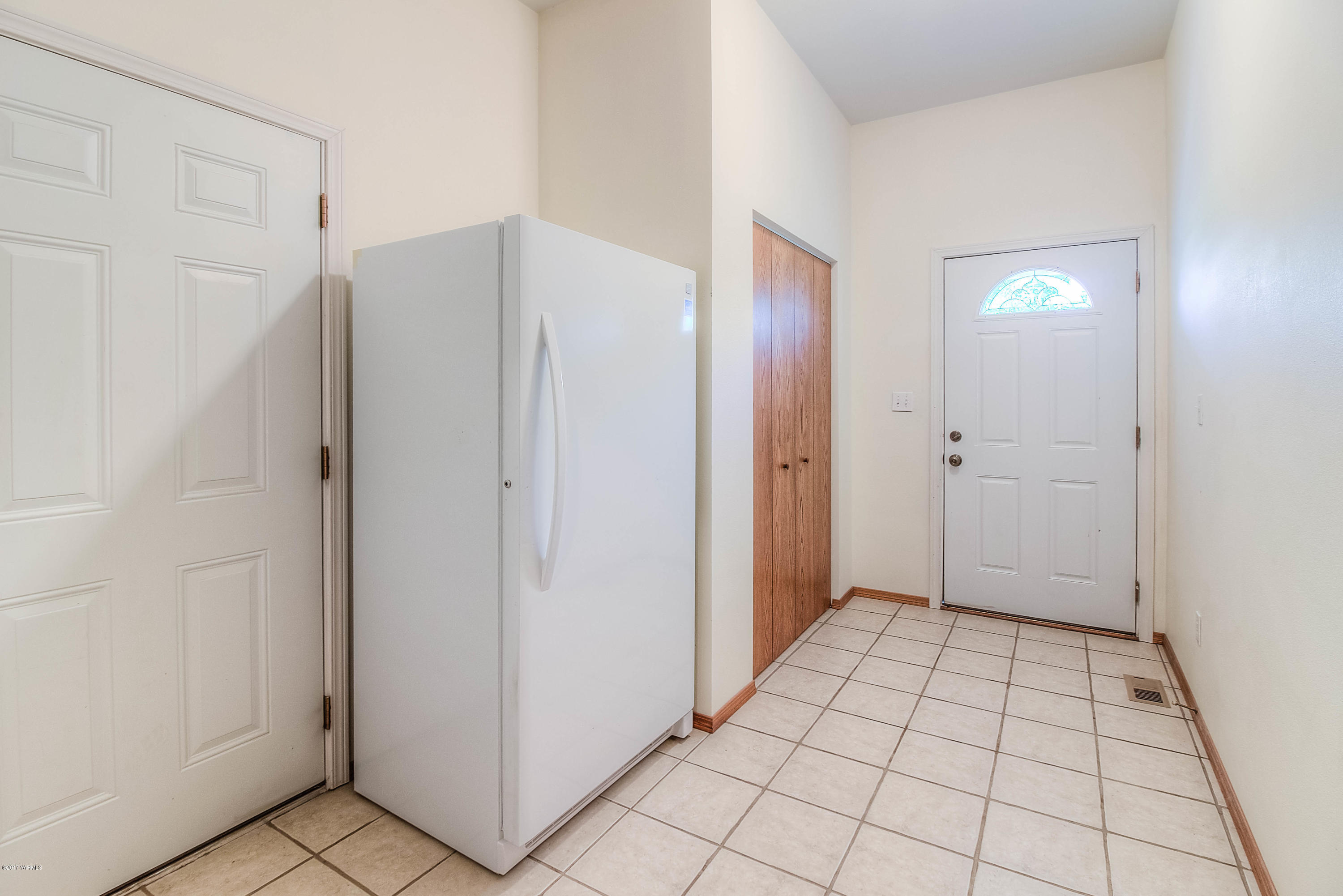 765 Lowry Road Outlook, WA 98938 - Photo 29 of 31 a view of an empty room