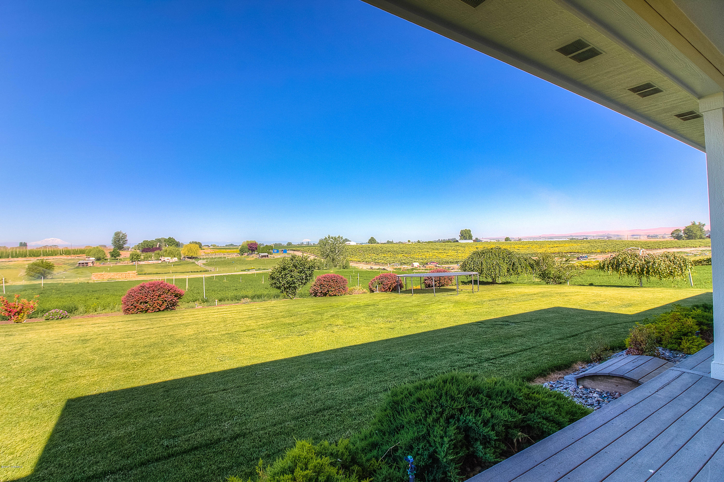 765 Lowry Road Outlook, WA 98938 - Photo 31 of 31 a view of an ocean from a building