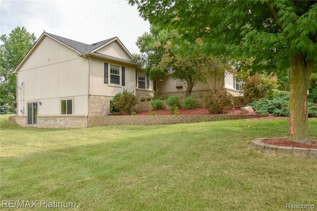 8443 Bergin Road Howell, MI 48843 - Photo 2 of 39 DSC_5567.jpg