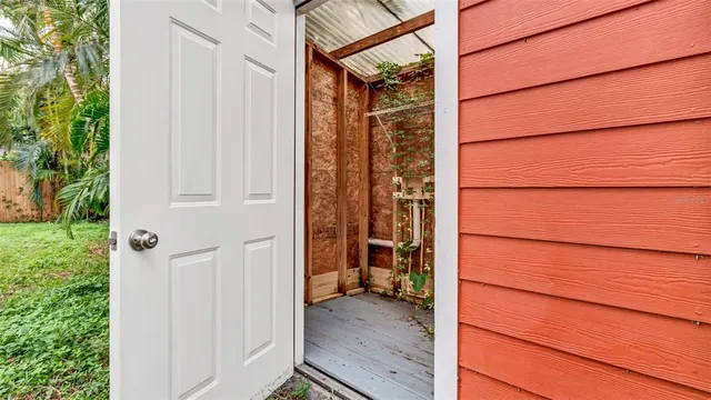 a picture of a wall with a white wall