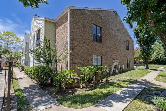 $125,000 | 6602 Harbor Town Drive, Unit 1207, Houston, TX 77036