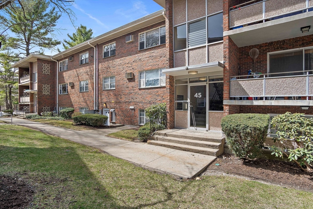 45 Jacqueline Road, Unit 9 Waltham, MA 02452 - Photo 19 of 32