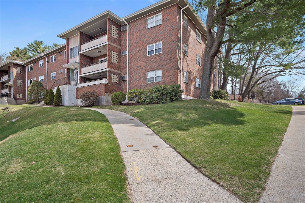 45 Jacqueline Road, Unit 9 Waltham, MA 02452 - Photo 24 of 32