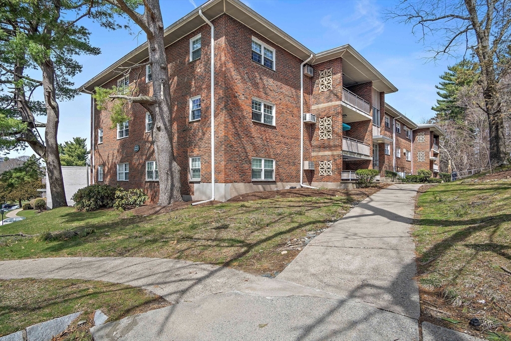 45 Jacqueline Road, Unit 9 Waltham, MA 02452 - Photo 25 of 32