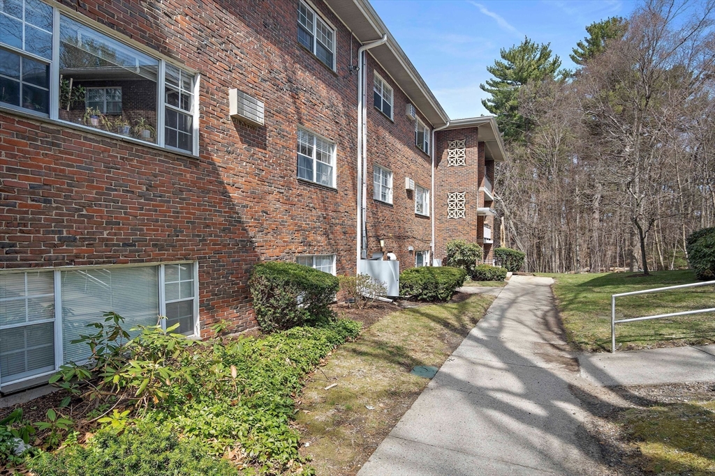 45 Jacqueline Road, Unit 9 Waltham, MA 02452 - Photo 26 of 32