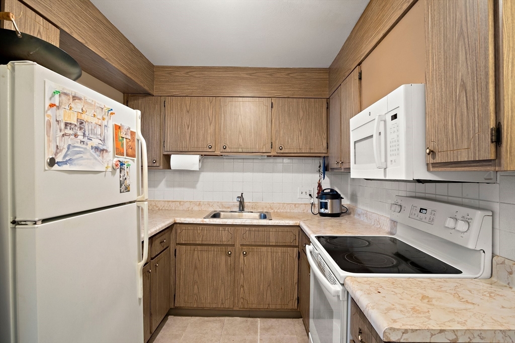 45 Jacqueline Road, Unit 9 Waltham, MA 02452 - Photo 9 of 32