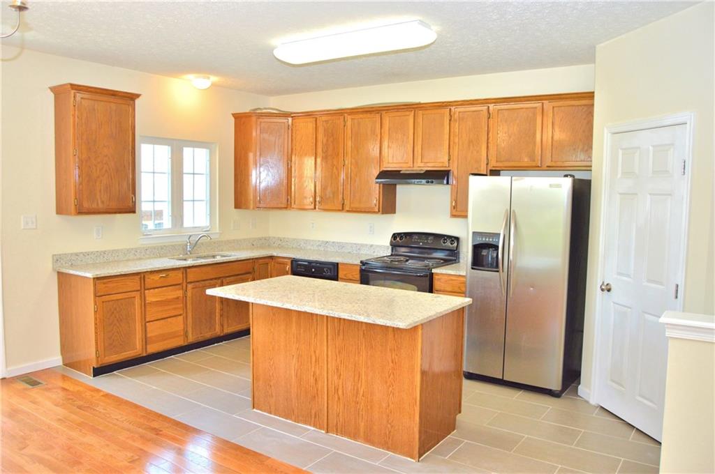 2001 Village Run Road Wexford, PA 15090 - Photo 9 of 25 Fully equipped kitchen with large pantry.