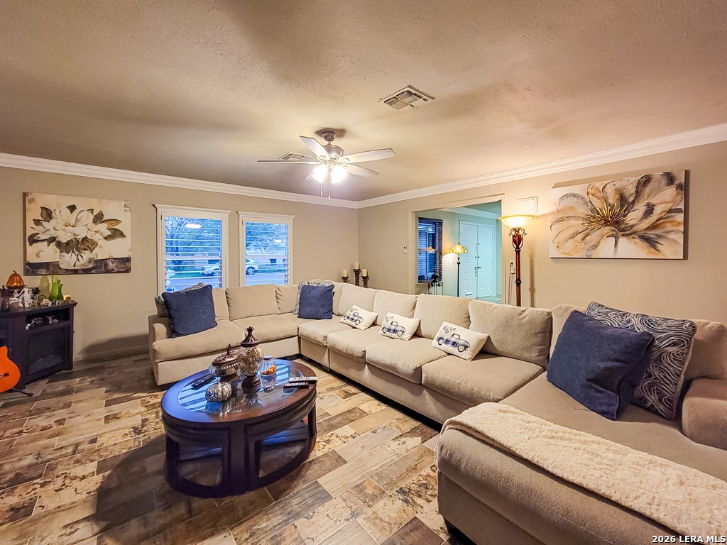 2139 Ricks Drive Eagle Pass, TX 78852 - Photo 4 of 36