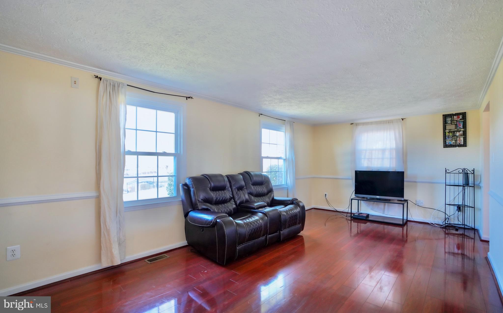 8721 Weems Road Manassas, VA 20110 - Photo 15 of 38 Gallery Image 15