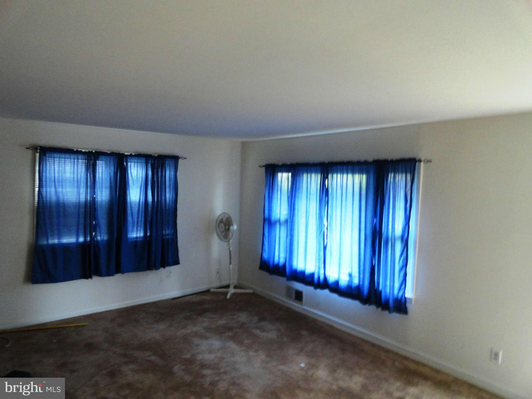5914 Berwyn Road Berwyn Heights, MD 20740 - Photo 4 of 11 Living Room