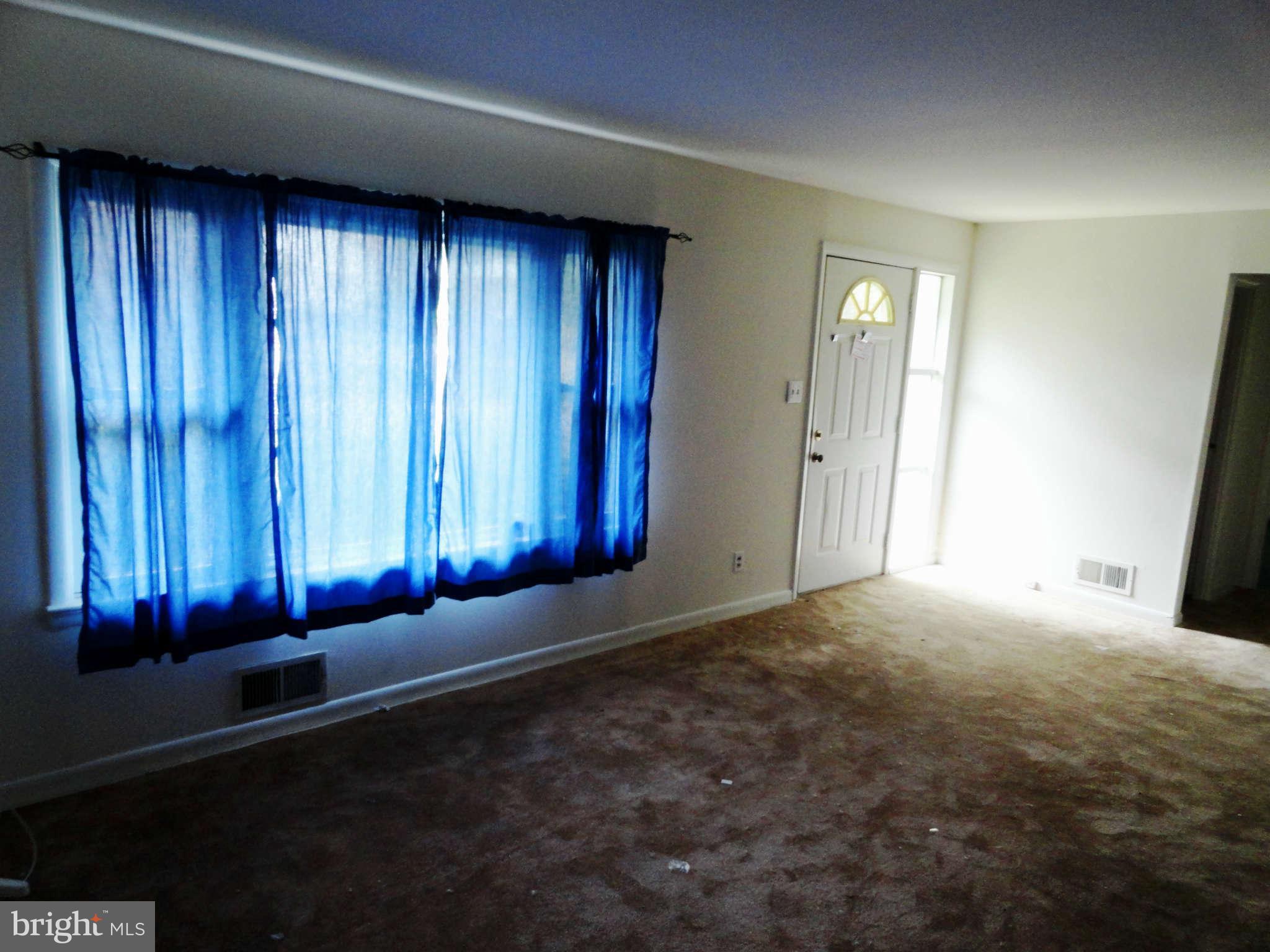 5914 Berwyn Road Berwyn Heights, MD 20740 - Photo 5 of 11 Living Room