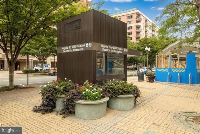 $2,300 | 4315 2nd Road North, Unit 43154, Arlington, VA 22203