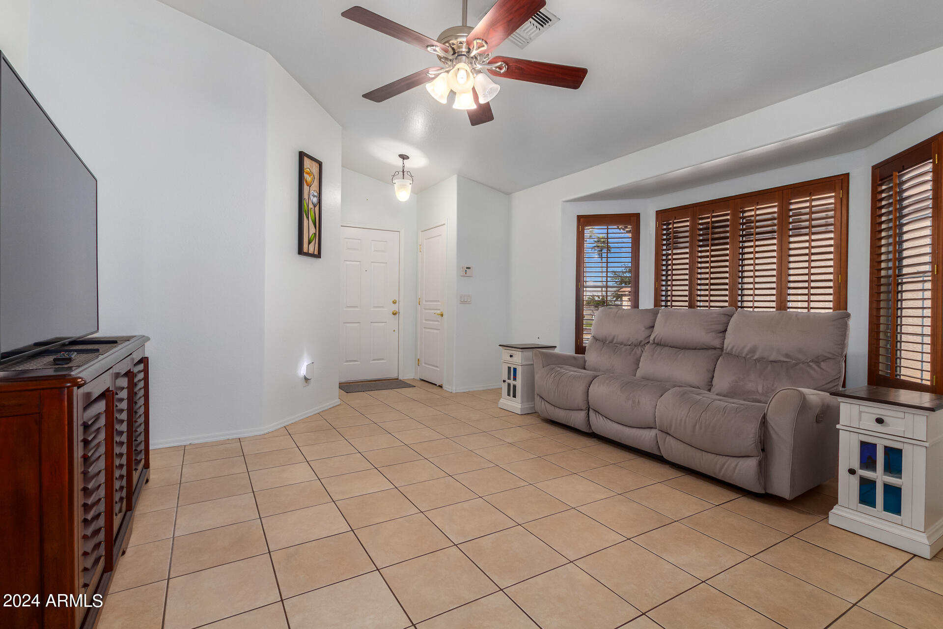 1629 North Seton Mesa, AZ 85205 - Photo 2 of 22 04 - Seton