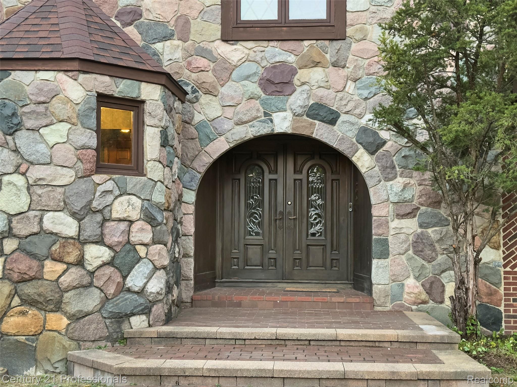303 East Snell Road Rochester, MI 48306 - Photo 6 of 45 Front solid wood doors