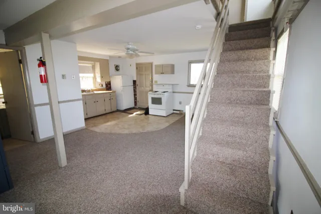 a view of empty room with windows