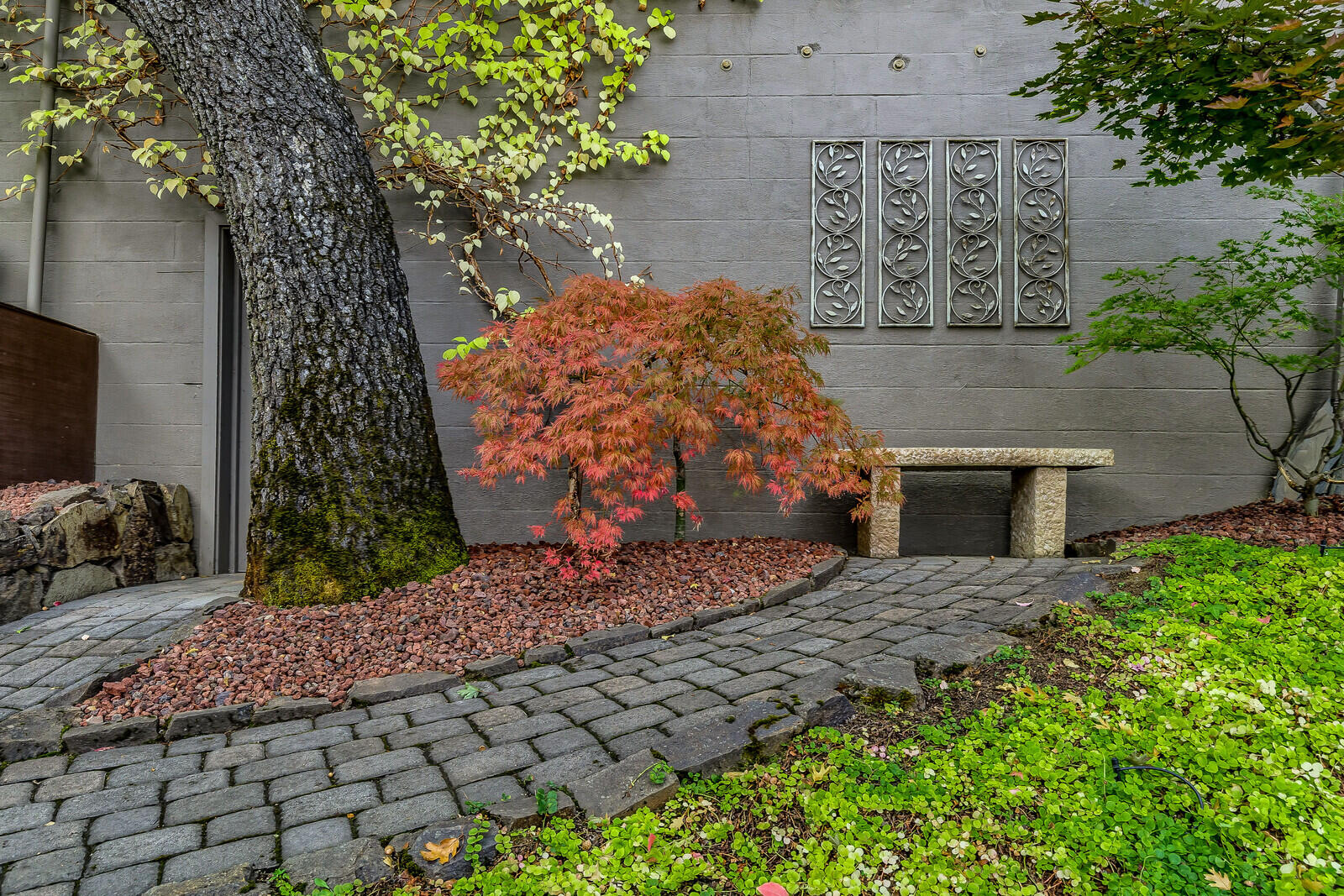 100 Ridge Road Ashland, OR 97520 - Photo 10 of 53 Quaint Sitting Areas
